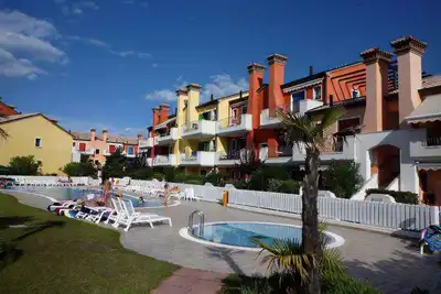 Image de Appartement de vacances avec air conditionné, internet et piscine