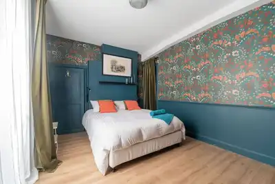 Image de Large Design House in the City center