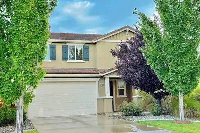 Image de 22 Mins to Ski/ Long Driveway/9 Beds/6TVs/Sleeps16