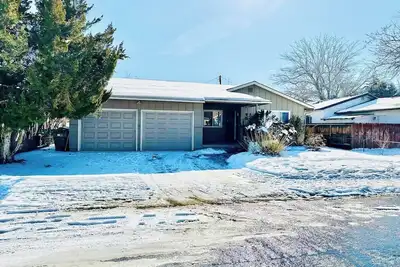 Image de 5Bdr/3Baths/7TVs/Sleeps16/Pet Ok
