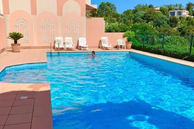 Image de 1 bed apt, shared pool, Free wifi, in a small complex, mountain and sea views.