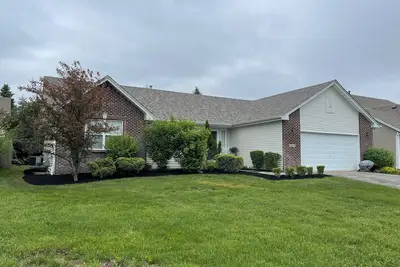 Image de Huge house for large groups! Basketball court, arcade, putting green. 4 bathroom
