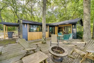 Image de Big Star Lake - Beachfront Lake House with Large Private Beach