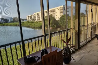 Image de Beautiful River 2 bedroom Condo plus garage.