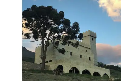 Image de A real Castle in a mountain, 2. 5 hours from SĂŁo Paulo or Rio.