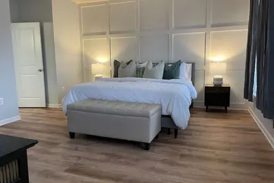 Image de UrbanHaven - 2bd/2. 5ba City/Suburb Living