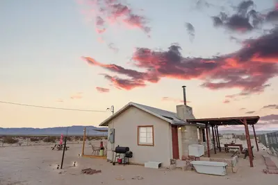 Image de Vintage Joshua Tree Park Gem! Old Dale Ranch Retreat on private 5 acres.