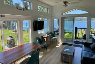 Image de 21 - Whale's Breach Cottage By The Sea at Alder Bay