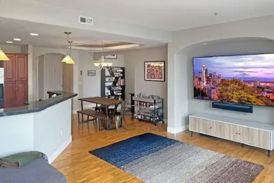 Image de Walk to Hospitals | Heart of Dt | 30+ Day Stays