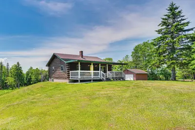 Image de Rustic Cabin in West Danville w/ Deck & Fire Pit!