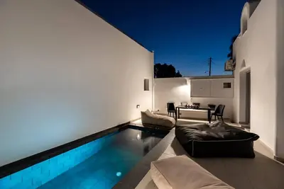 Image de Dazzling Santorini Villa | Villa Luck | 2 Bedrooms | Furnished Sun Terrace with Private Heated Pool | Perissa