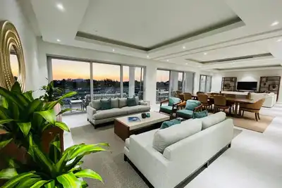 Image de Exclusive One Marina Condo at Palm Cay, luxury amenities, 3 Br, large open space
