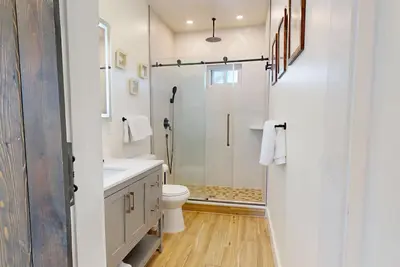 Beach House: Pool, Boardwalk, 1 Min to Beach