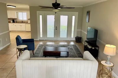 Image de Waterfront Way, Rez Condo with Great Views