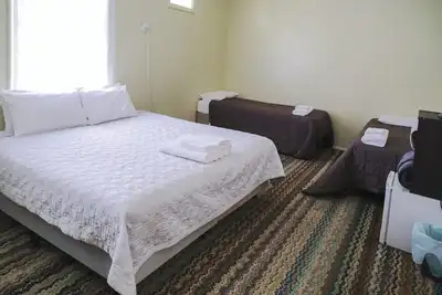 Image de Family Room With Shared Bathroom