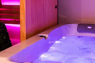 Image de Spa 100% Privatif sauna et jaccuzzi