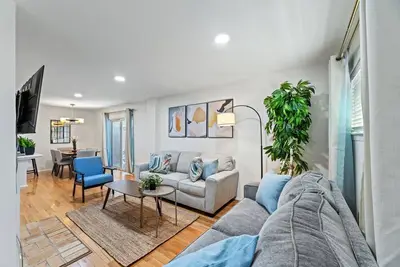 Image de The Cozy Cove - Rare 2bd-1. 5ba Luxury Condo, 92 Walking Score, Parking, Sleeps 8