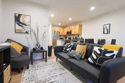Image de Luxuriously Contemporary Condo | Pool | Hot Tub
