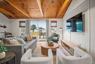 Image de 4br 3ba / 10 min to Nrg / hot tub / sauna / firepit