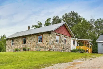 Image de Charming Stone Cottage in Marion w/ Fire Pit!