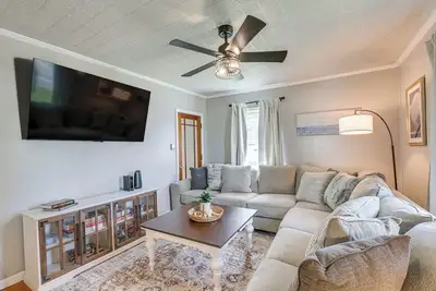 Image de Presque Isle Home w/ Screened Porch Near River!