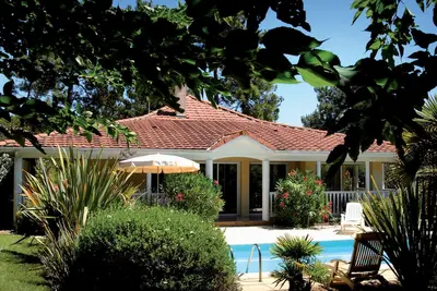 Image de Villa + piscine | Lacanau | Près de Vitalparc