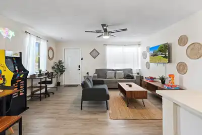 Image de Spacious 1br Sleeps 6 : Arcade + Popcorn : Near Beach