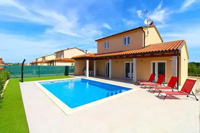 Image de House 2339\/115030 (Istria - Valbandon), 2000m from the beach