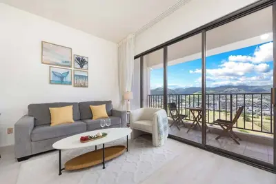 Image de 38fl Mountain View, Walk to Waikiki Beach, Parking