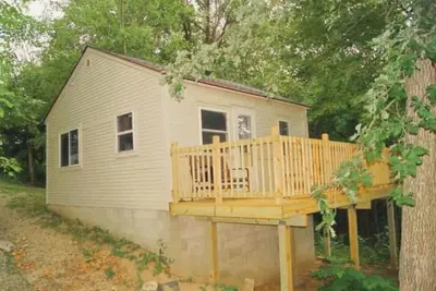 Image de Cozy 3 Bedroom Cabin on Private Lake with canoe. Pet friendly!