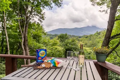 Image de S'More To Love! Pet Friendly, Hot Tub, Pool Table, Views, & More!