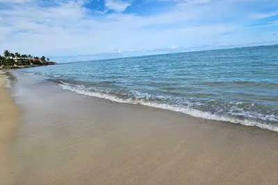 Oceanfront 2-bedroom, 2-bathroom condo with Ac and WiFi in lovely Christiansted
