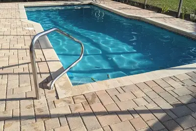 Image de Newly renovated home with a pool in the heart of south Lakeland.