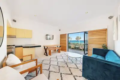 Image de The Retreat: Beachfront View + Offstreet parking