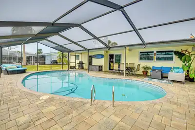 Image de Sunny South Daytona Home w/ Pool & Grill!