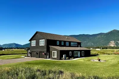 Image de New & luxurious! Fairview Retreat @ the Big Black Barn. Mins to Gnp & Wfish. Ac.