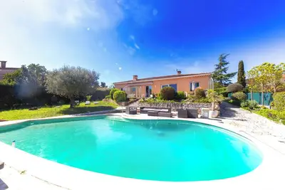 Image de Vacances Ensoleillées Golf, Plages et Piscine