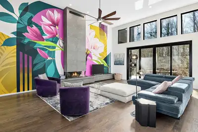 Image de A Modern Mountain Retreat, Free Biltmore Ticket