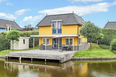 Detached 6-person bungalow
