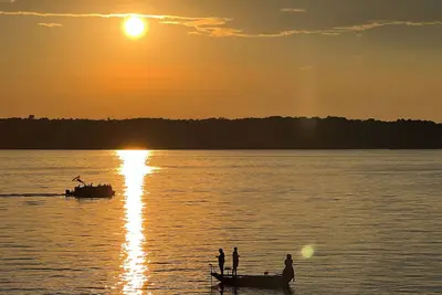 Image de Amazing Sunsets nightly at 4bdrm home on White Lake & min to Lake Mi