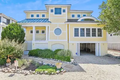Image de Beautiful large home close to Bethany Beach!