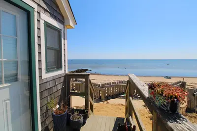 Image de Waterfront Cottage With Decadent Patio (2382)