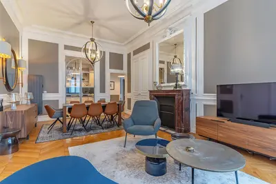 Image de Luxury apartment in the heart of the very chic 16th arrondissement of Paris