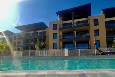 Image de Superbe appartement, piscine, vue mer et montagnes