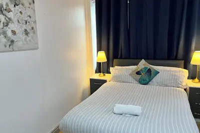 Image de Modern Bedroom with 2 Bath, Short Walk to Bullring
