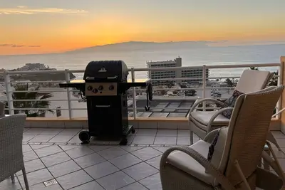 Image de Spacious holiday apartment in Tenerife with breathtaking sea views.