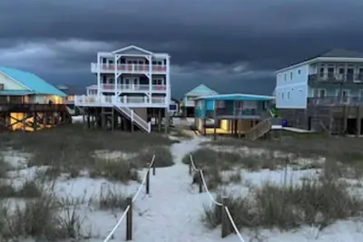 Image de Ocean view&priv. Beach access only 50 ft cosy&Art