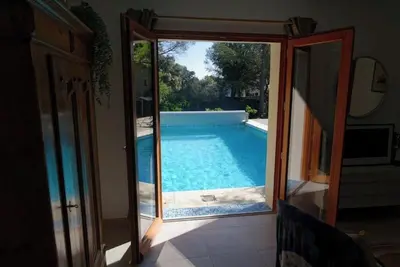 Image de Les Hauts de Saint Siffret\nStudio homologué 3 étoiles au bord de la piscine!