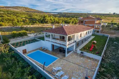Image de Maison de vacances avec climatisation et piscine