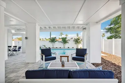 Image de Ocean Pearl Coastal Retreat-Pool |Beach| Sleeps 9 | Unit B